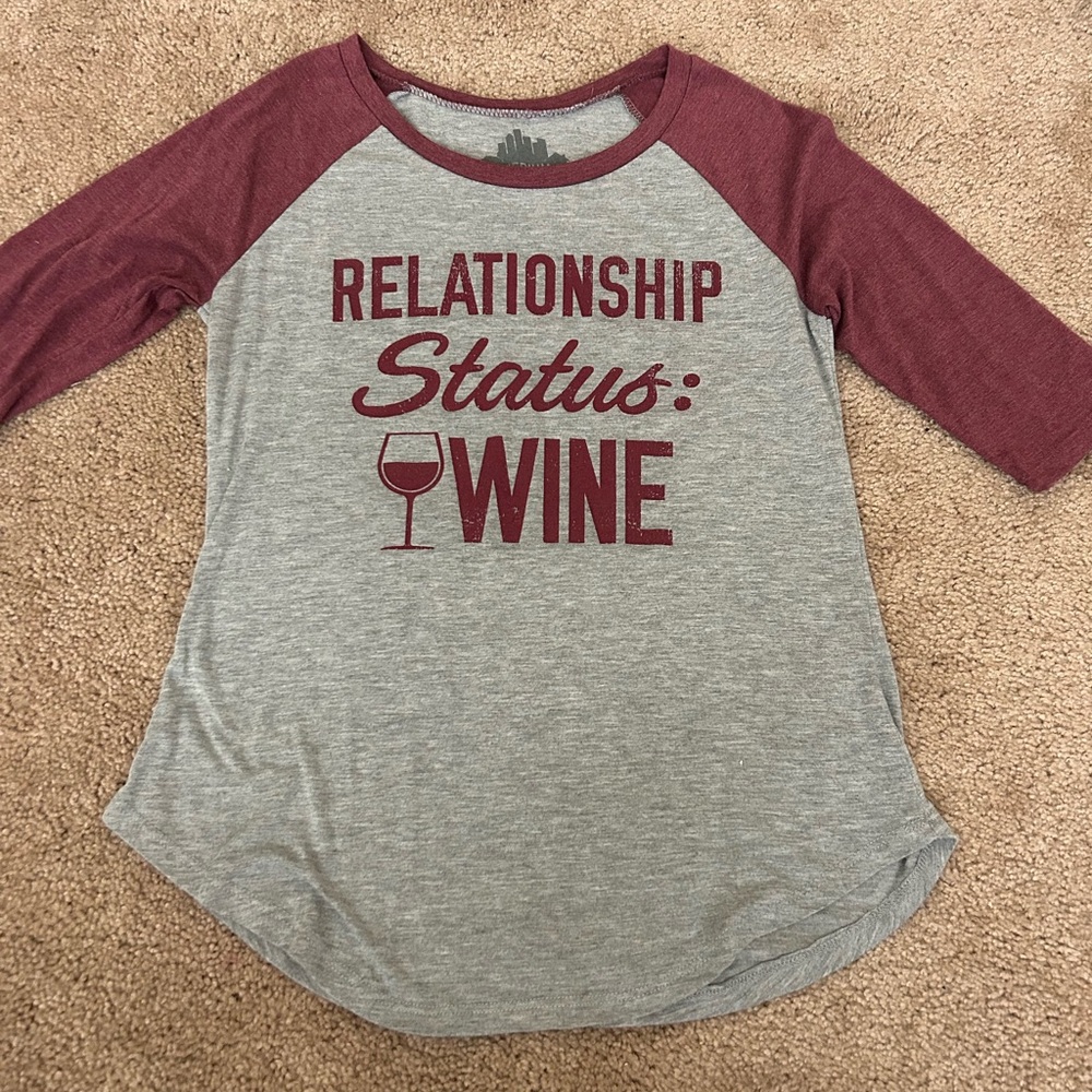 Women's Gray and Burgundy Graphic Top